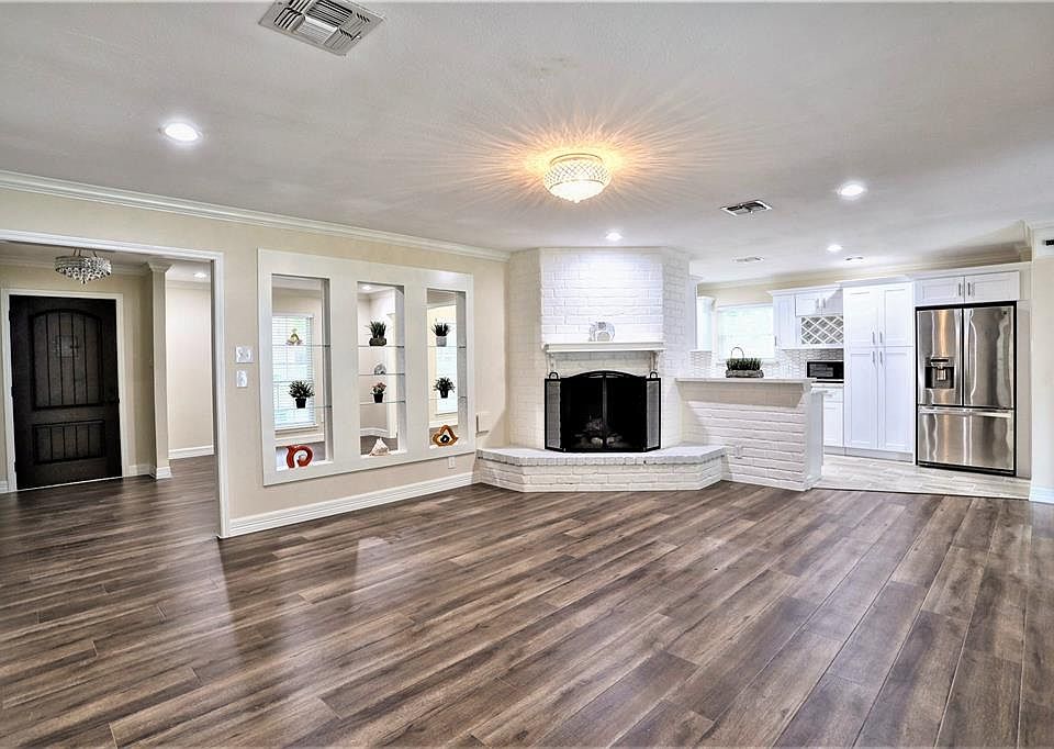 1st image of 2826 Fontana Dr