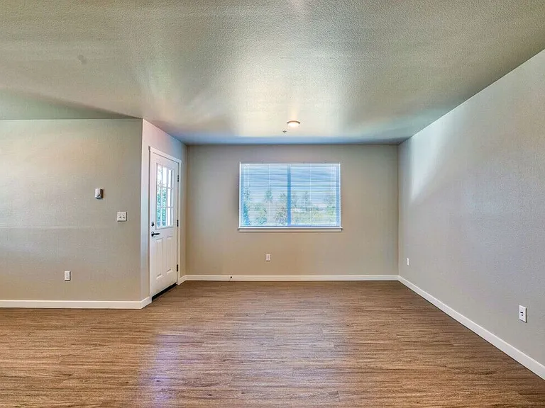 The Edge Apartments — Photo 7
