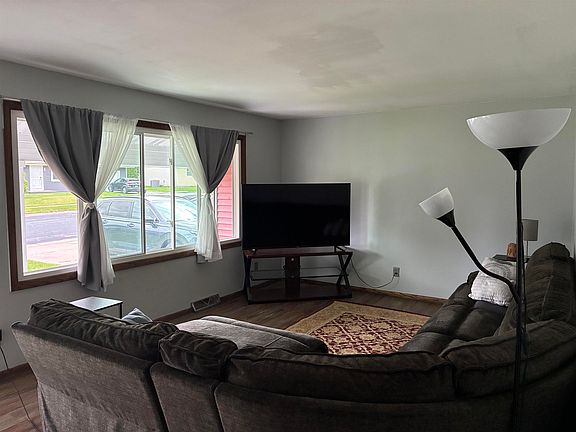 4th image of 916 Kriedeman Dr