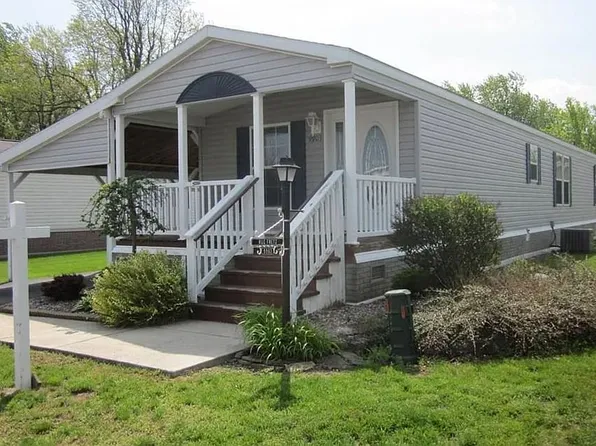 9903 Newmarket Ave, Clarence, NY 14031