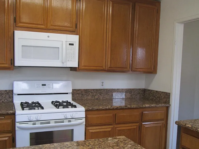824 Ashley Way — Photo 7