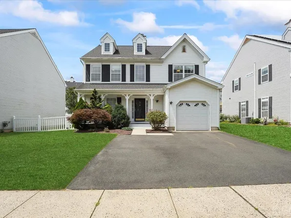 30 Providence Blvd S, Kendall Park, NJ 08824