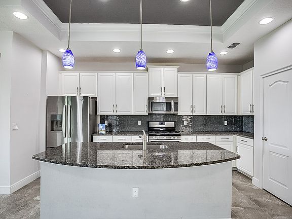 3rd image of 6831 Park Strand Dr