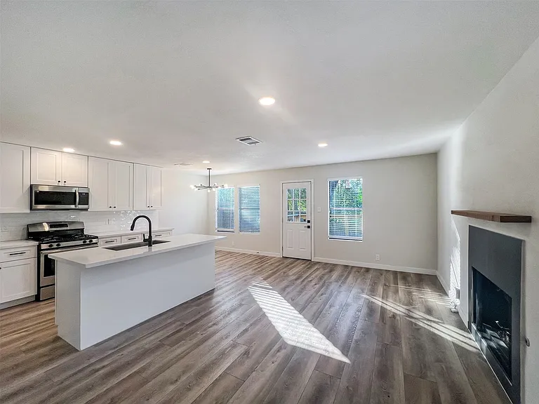 3506 Larchmont Cv #A — Photo 3