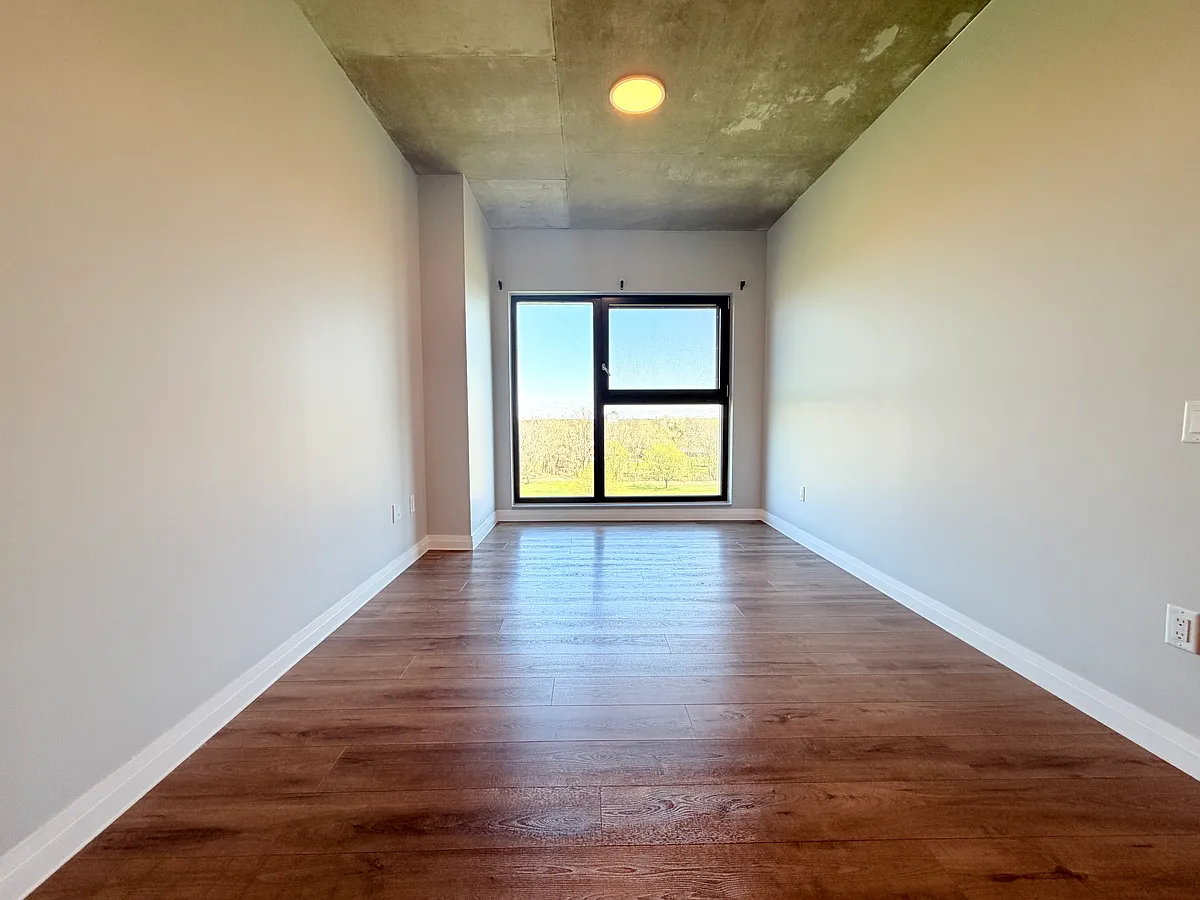 Building Photo - 3100 Meadowbrook Ln #701