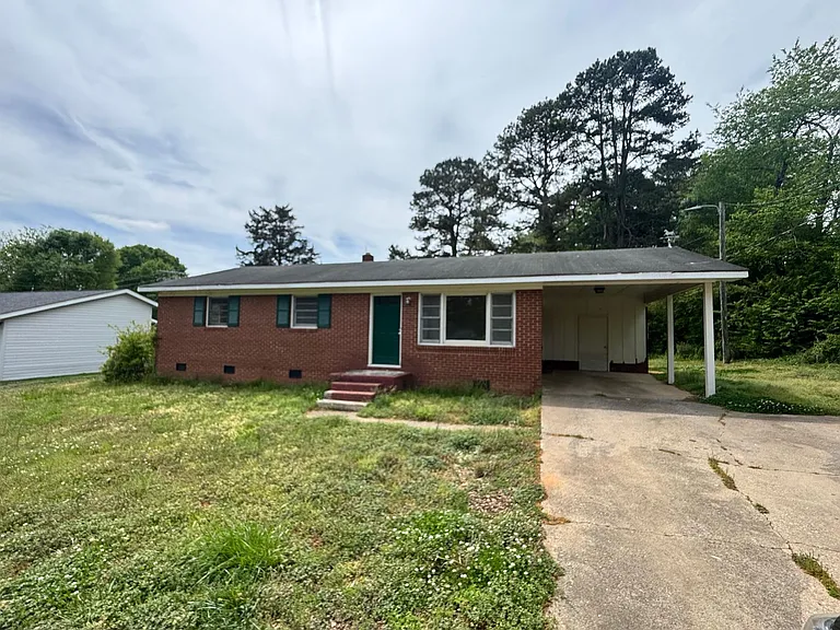 1223 Masonic Dr — Photo 1