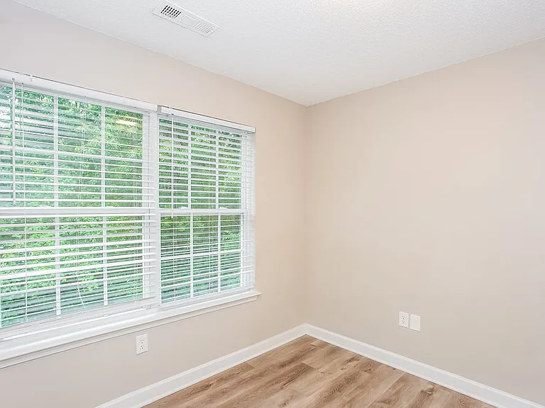 711 Continental Dr — Photo 15