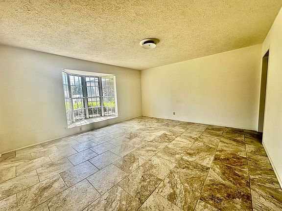 2nd image of 104 Oakview Dr