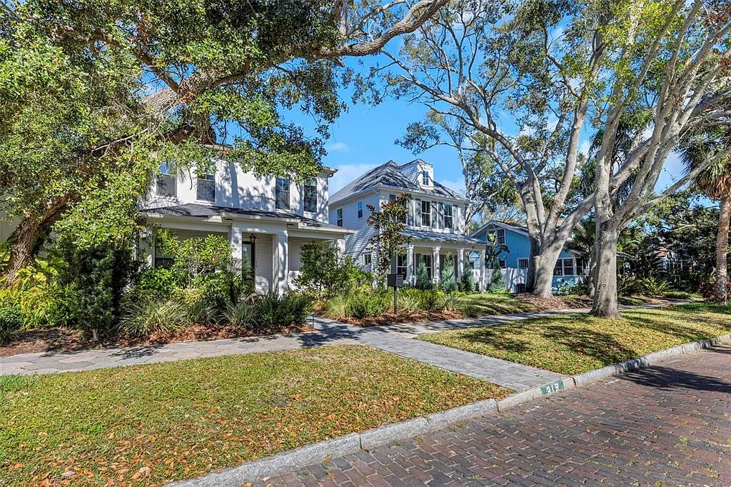 5 bed, 3.5 bath, 3652 sqft, $11,000 — Photo 2