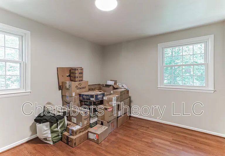 10211 Fox Ln — Photo 22