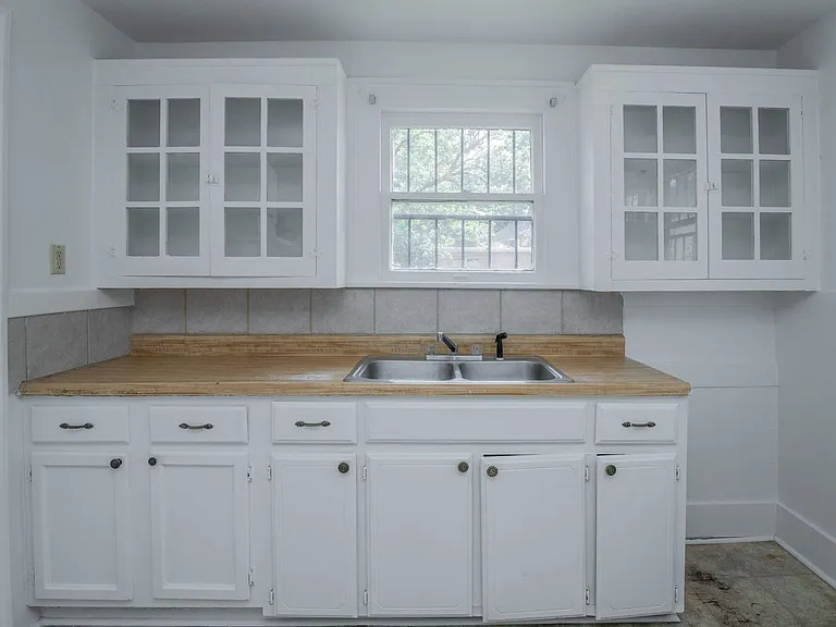 1018 Lewis St — Photo 15