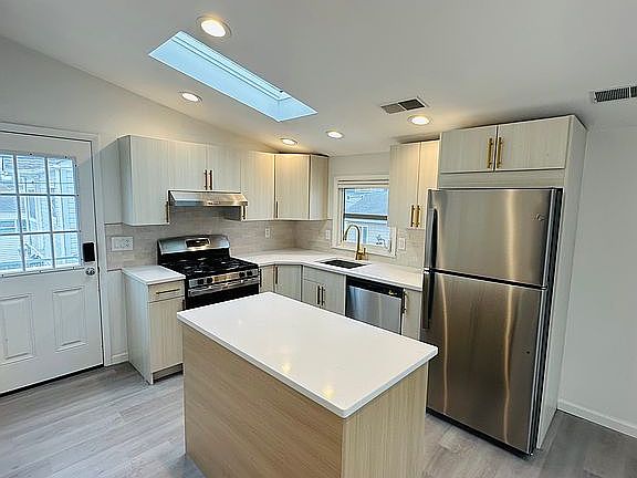 2nd image of 123 W Tide Way