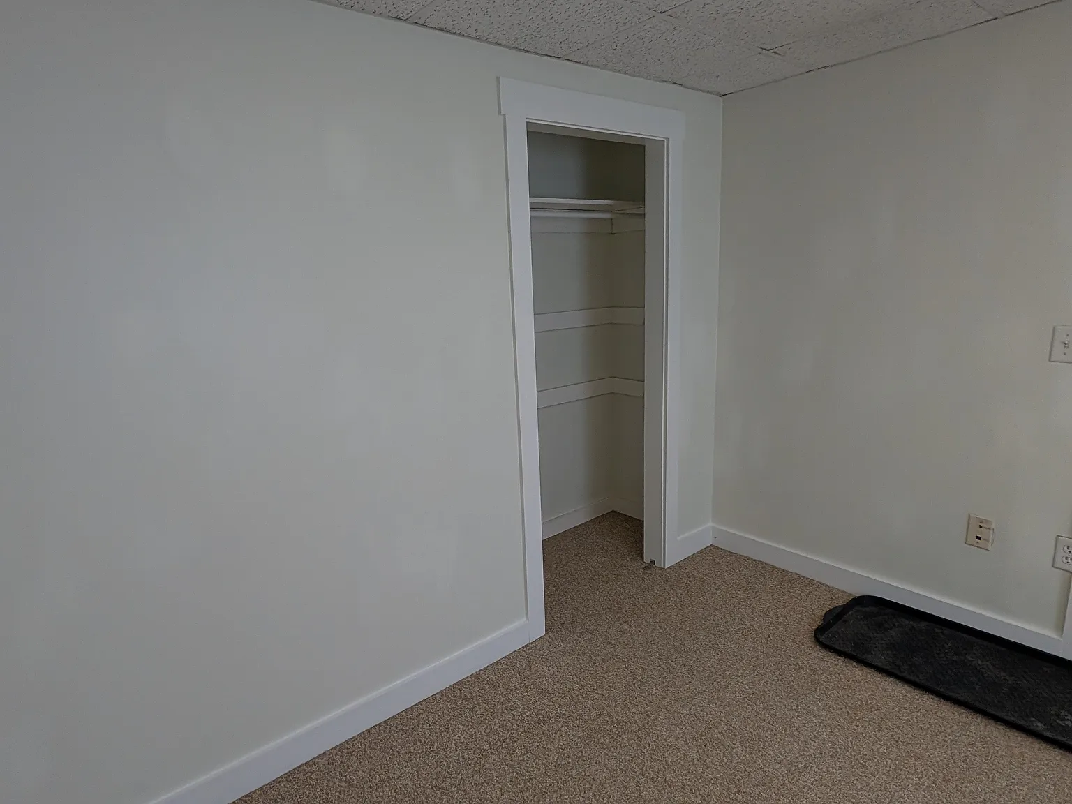 1 bed, 700 sqft, $1,050 — Photo 2