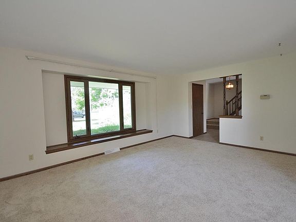 3rd image of W127N12344 Knollwood Dr
