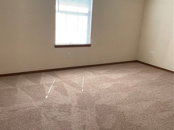 3rd image of 818 E Audrey Ln