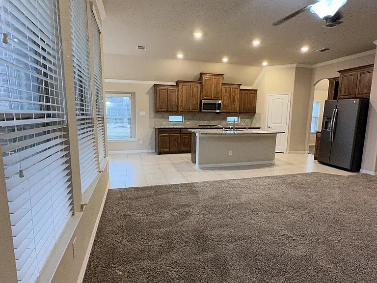700 Feathering Way — Photo 3