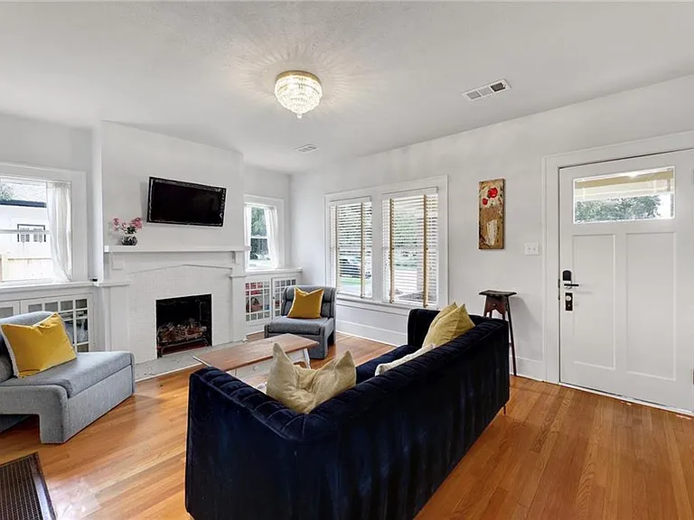 1604 S Main St — Photo 17
