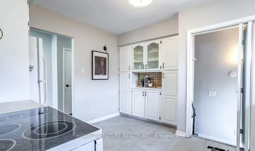 3 bed, $2,700 — Photo 2