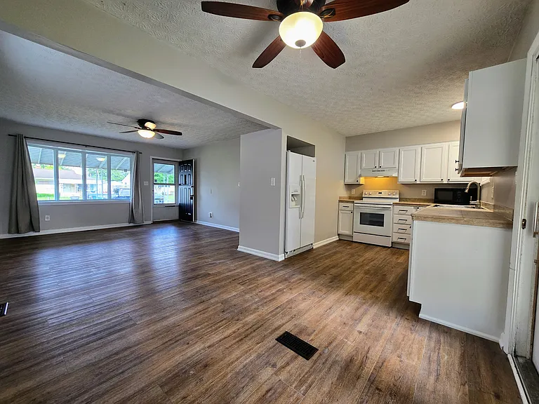 4333 Maplegrove Dr — Photo 3