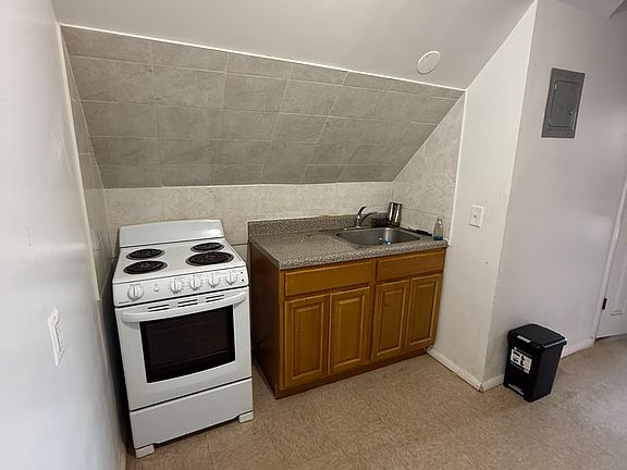 3rd image of 556 Logan Ave