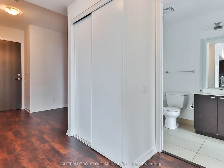 105 The Queensway #2516 — Photo 12