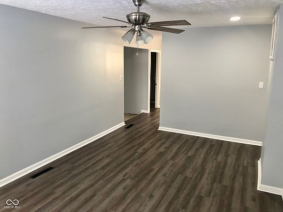 3rd image of 6161 Meadowlark Dr