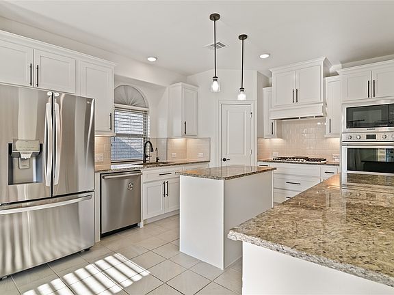 4th image of 1611 McMaster Ln