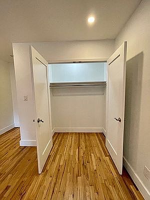 3rd image of 207 E 37th St APT 5d