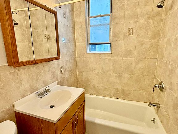 5th image of 31-32 34th St #2F
