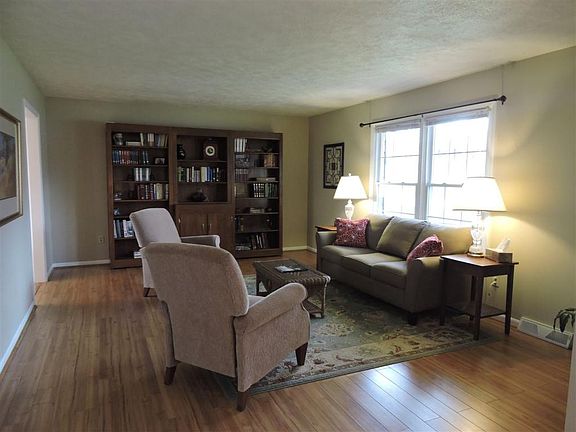 5th image of 291 Cambridge Dr