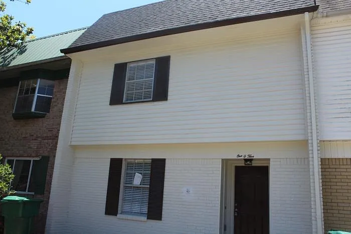 105 Valencia Dr — Photo 1