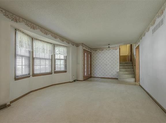 5th image of 5243 Newton St