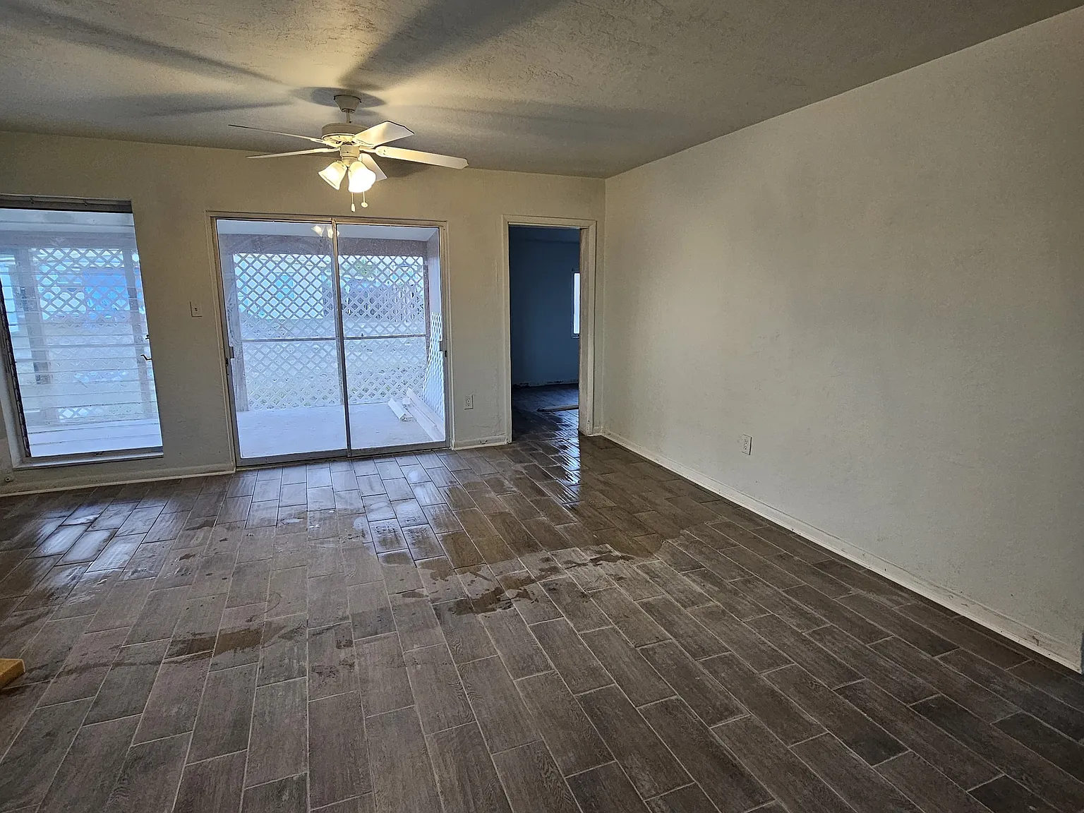 3 bed, 1056 sqft, $1,560 — Photo 3