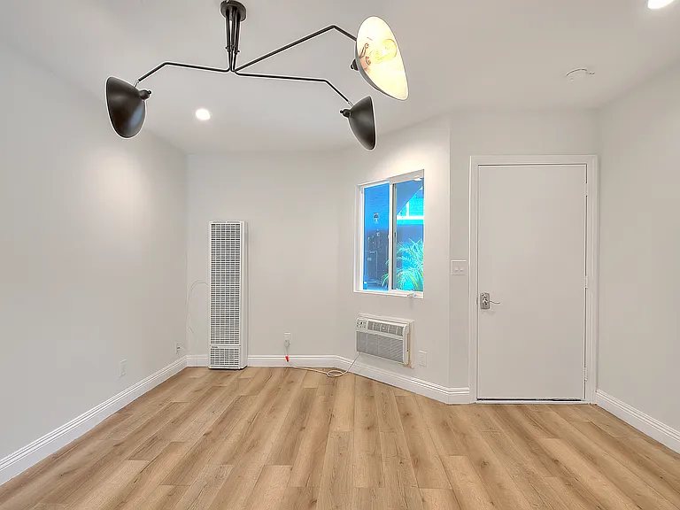 2830 S Sepulveda — Photo 12