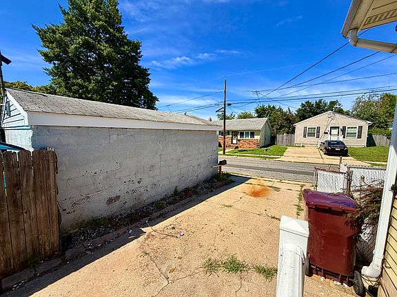3rd image of 30 Jefferson St