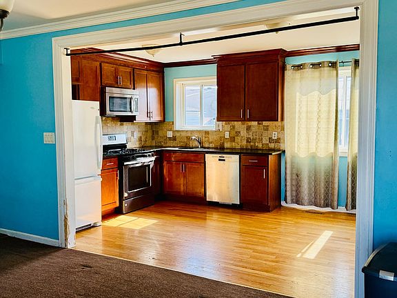 4th image of 25350 Wexford Ave