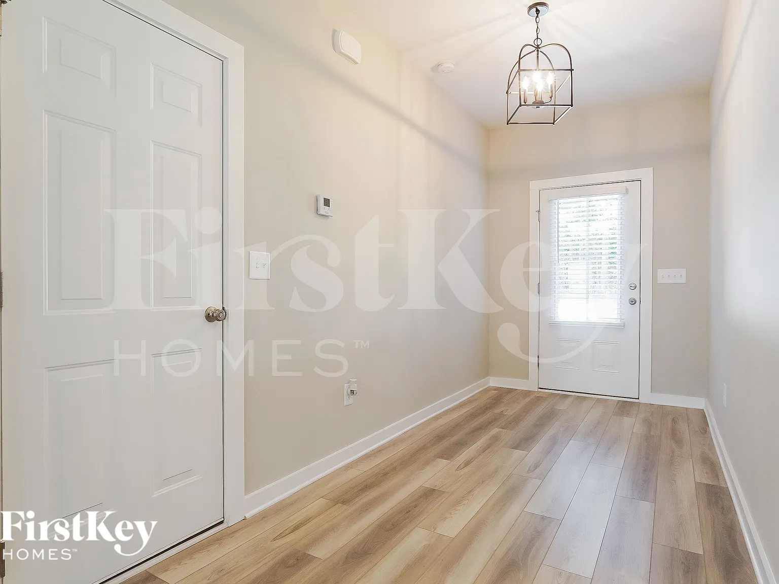 3 bed, 2.0 bath, 1801 sqft, $1,740 — Photo 2