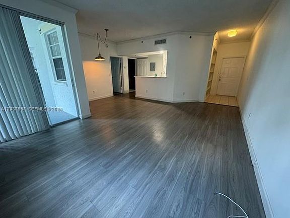 4th image of 3255 NE 184th St APT 12116