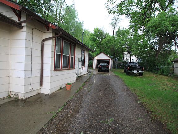 2nd image of 704 11th Ave NW