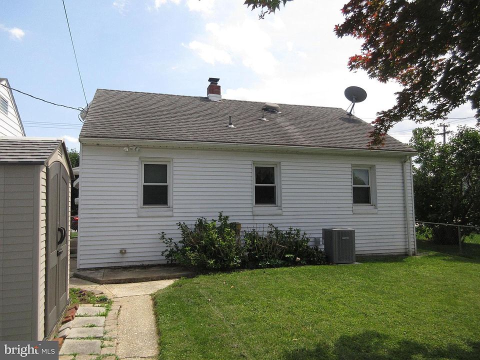 2nd image of 1115 E Prospect St