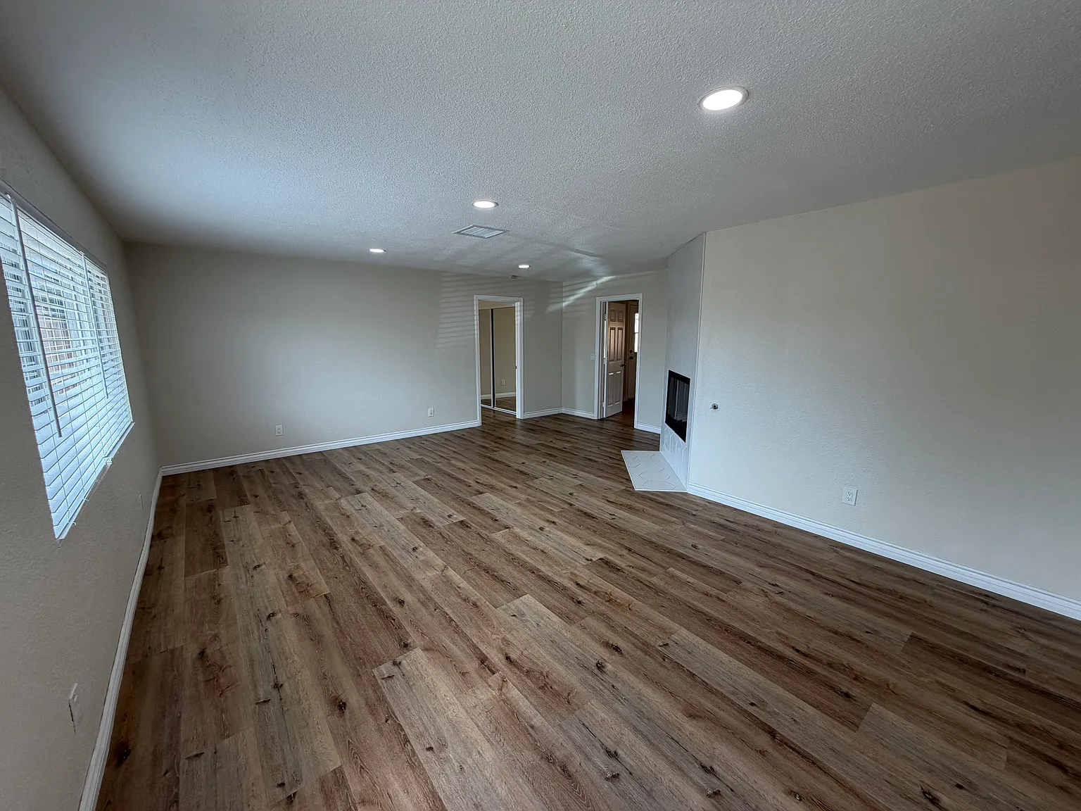 4 bed, 1870 sqft, $4,000 — Photo 2