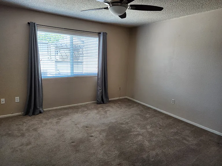 1814 N Vineyard Ave #E — Photo 11