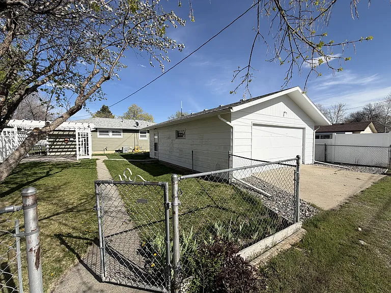 1126 Lendel Ln — Photo 4