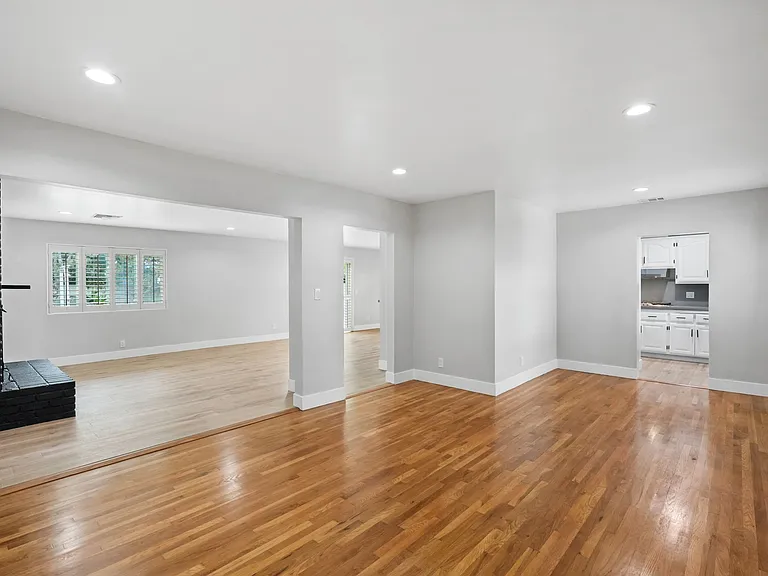 20450 Bassett St — Photo 5