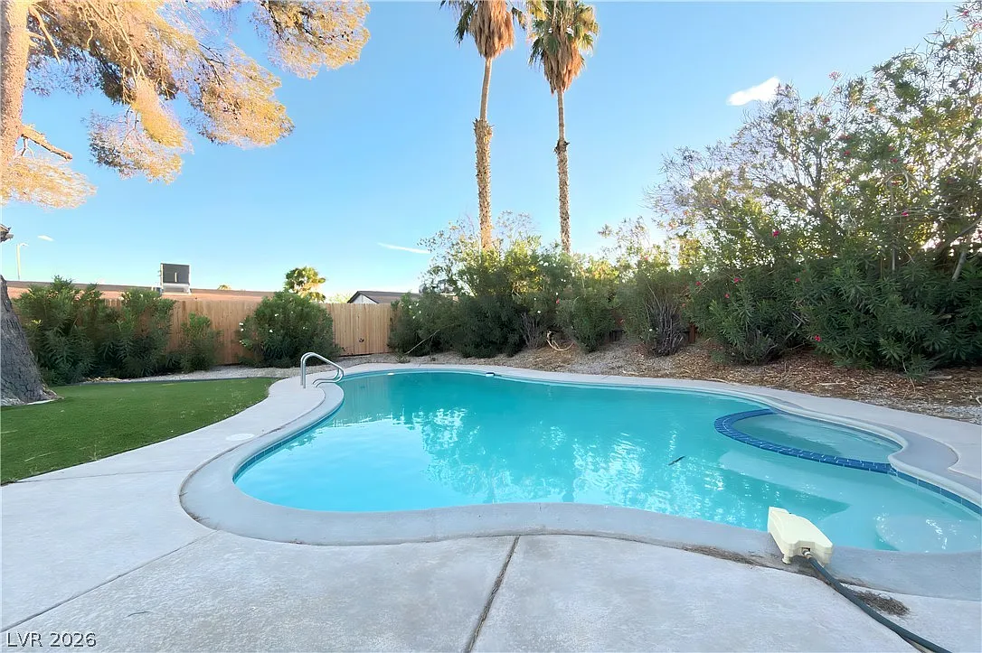 3 bed, 2.0 bath, 1155 sqft, $2,795 — Photo 2