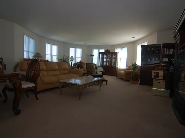 275 E Railroad Ave Unit 207, Bartlett, IL 60103