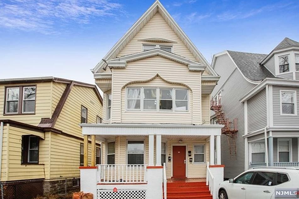 1st image of 25 Nassau Pl APT 1