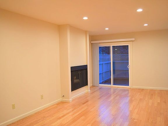 4th image of 612 S Fair Oaks Ave