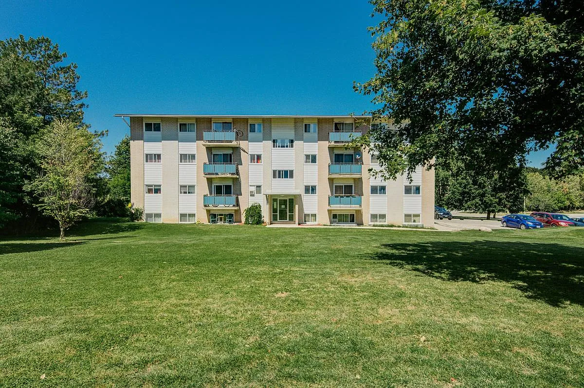 432 Leinster Street — Photo 3