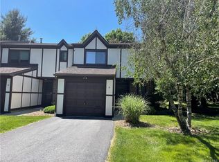 16 Topaz Run, Poughkeepsie, NY 12603